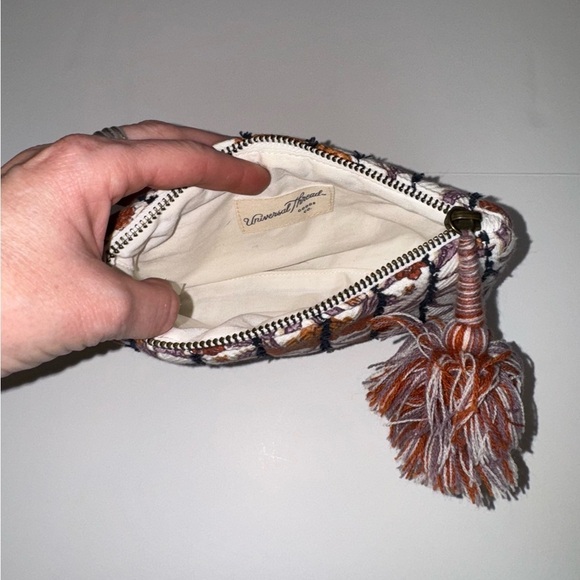 Universal threads pouch - Picture 4 of 5